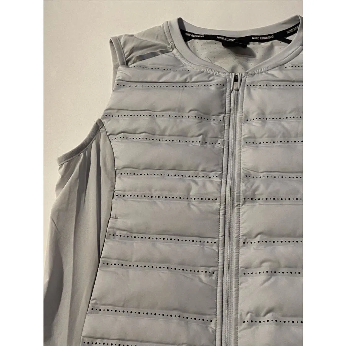 Nike clothing - Nike AeroLoft - AeroLoft - 856636043 - Light Gray (UPC: 0884802702290) 2
