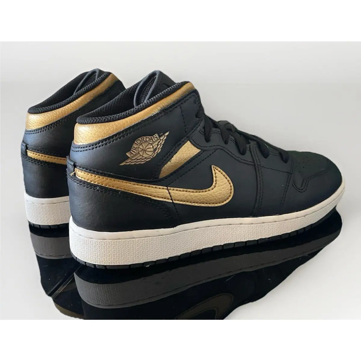 Nike shoes - Air Jordan 1 - Air - Black (UPC: 0196604451970) 4