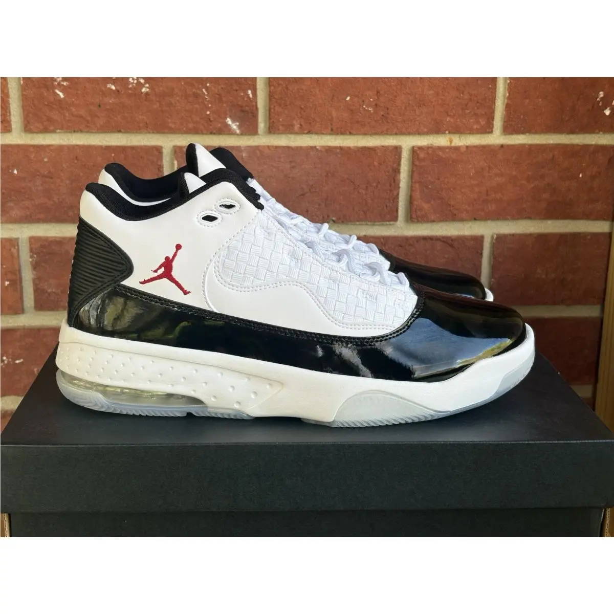 Nike Air Jordan Max Aura 2 White Gym Red Size 11 Mens Sneakers Retro Shoes - White