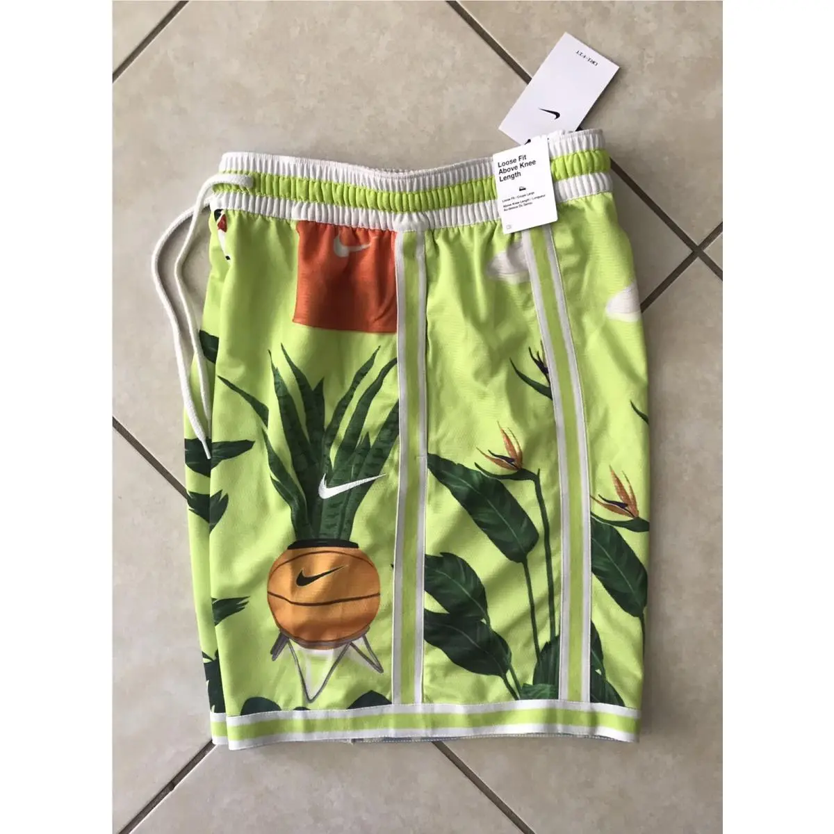 Nike clothing - Green (UPC: 0196150450618) 0