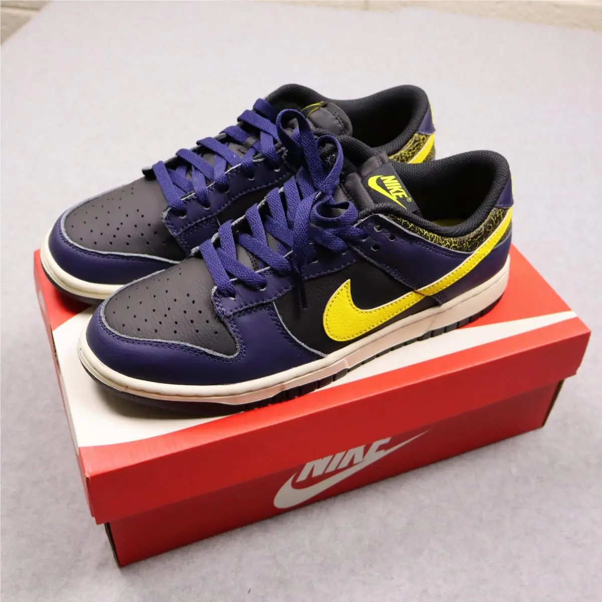 Nike Dunk Low Shoes Men 9 Vintage Michigan Blue Black Yellow FZ4014-010 Sneaker