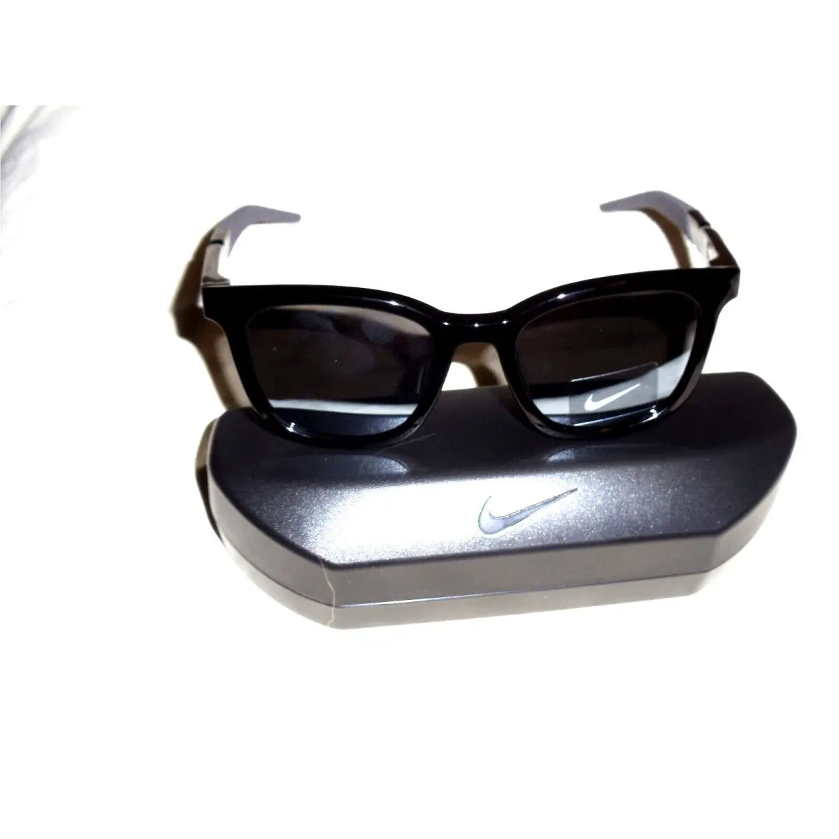 Nike Men`s Sunglasses with Hard Case Radeon 2 FV2405