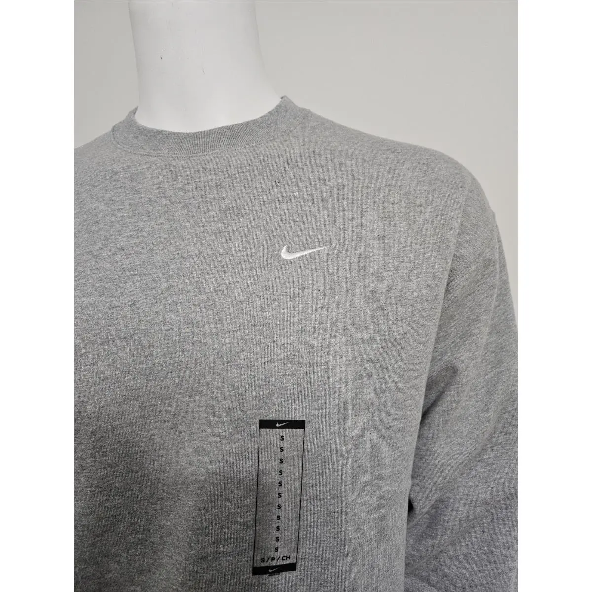 Nike clothing - Gray (UPC: 196155010183) 0