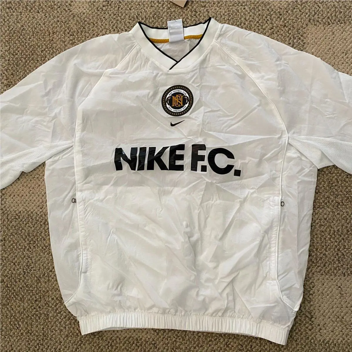 Nike clothing - Main: White (UPC: 196150592936) 0