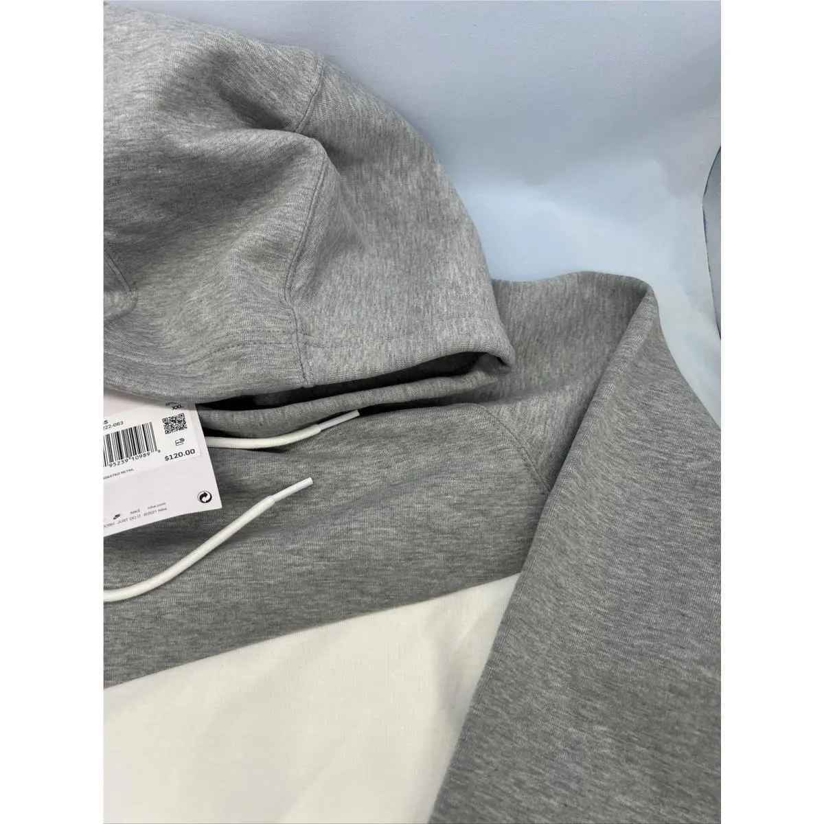 Nike clothing - Gray, Manufacturer: Dark Grey Heather/White (UPC: 195239109898) 2