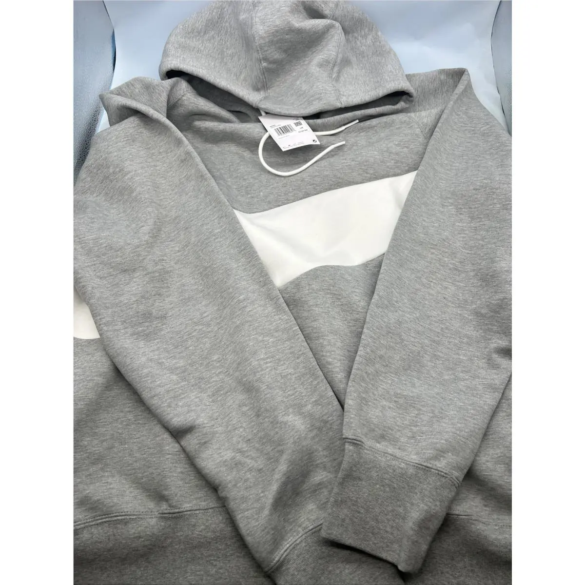 Nike clothing - Gray, Manufacturer: Dark Grey Heather/White (UPC: 195239109898) 0