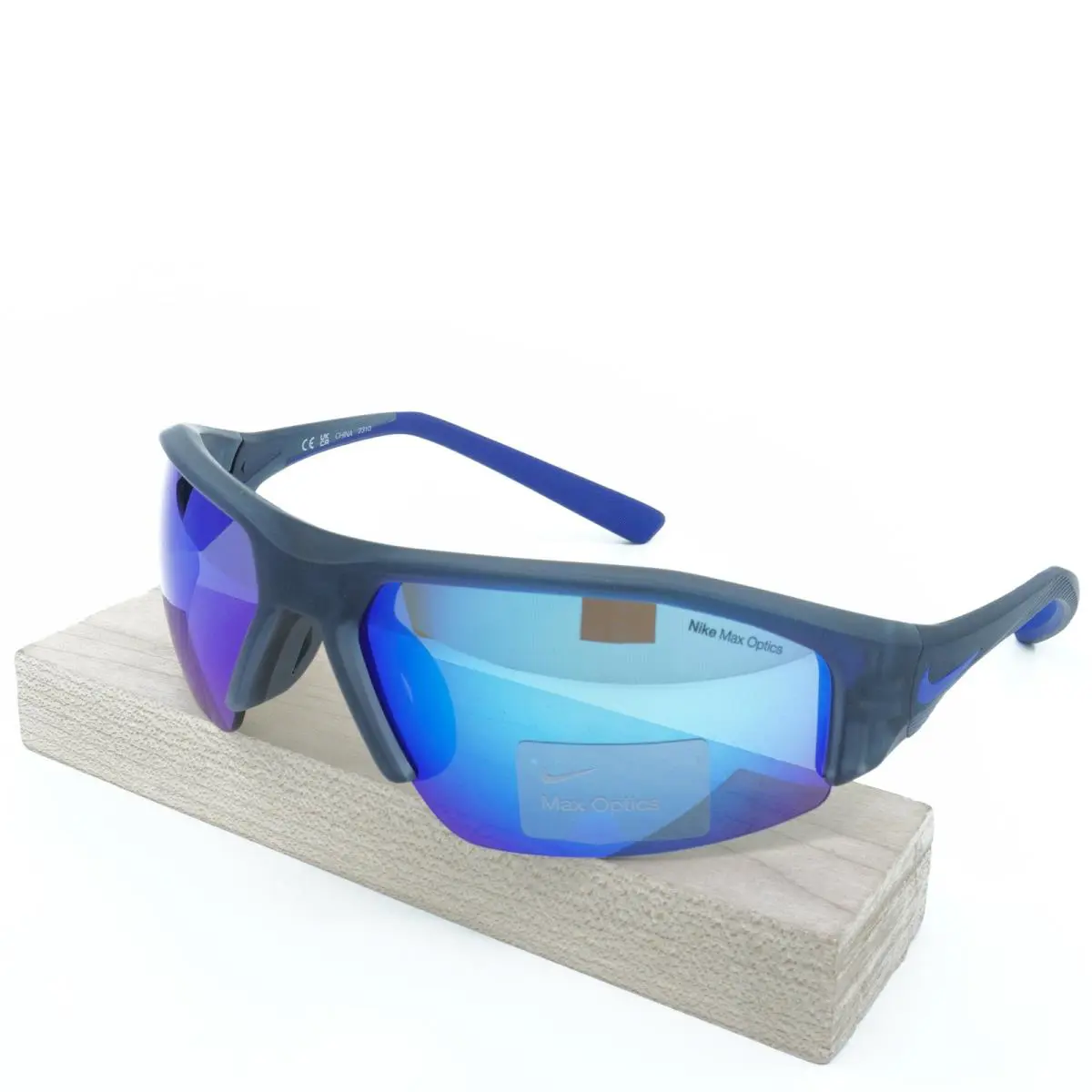 DV2151-021 Mens  Skylon Ace 22 M Sunglasses by Nike