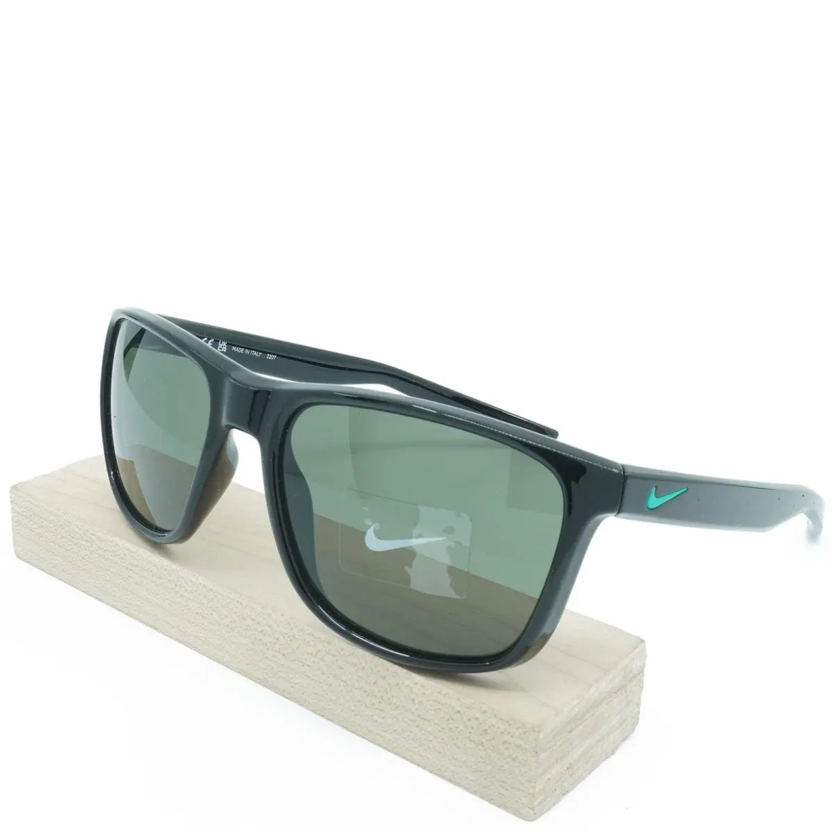EV1122-011 Mens Nike Essential Endeavor Sunglasses