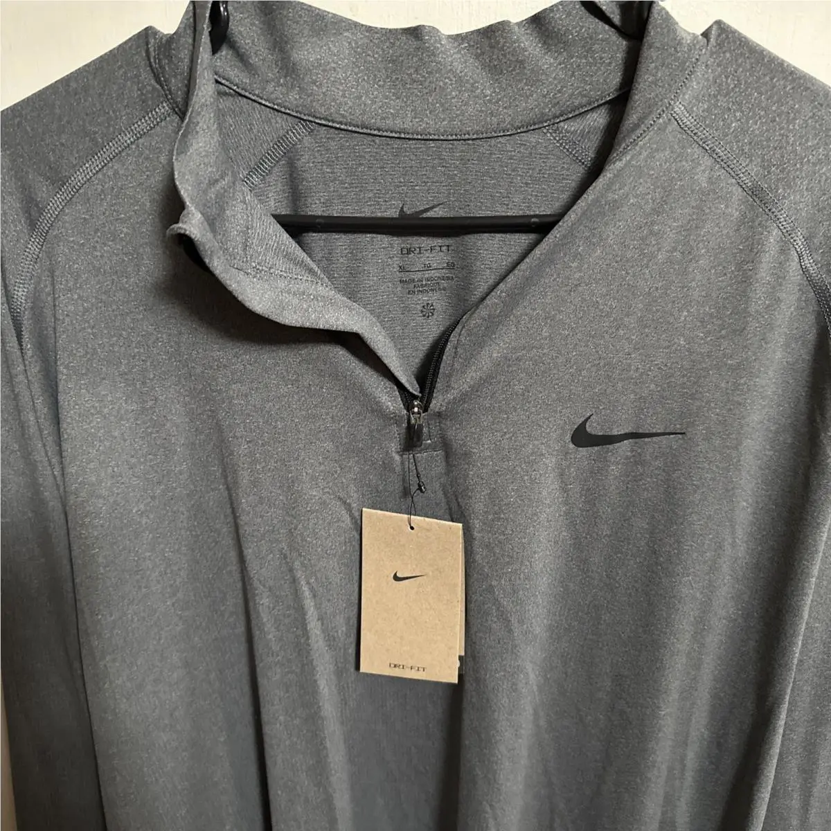 Nike clothing - na - University Red (UPC: 0196155410488) 0