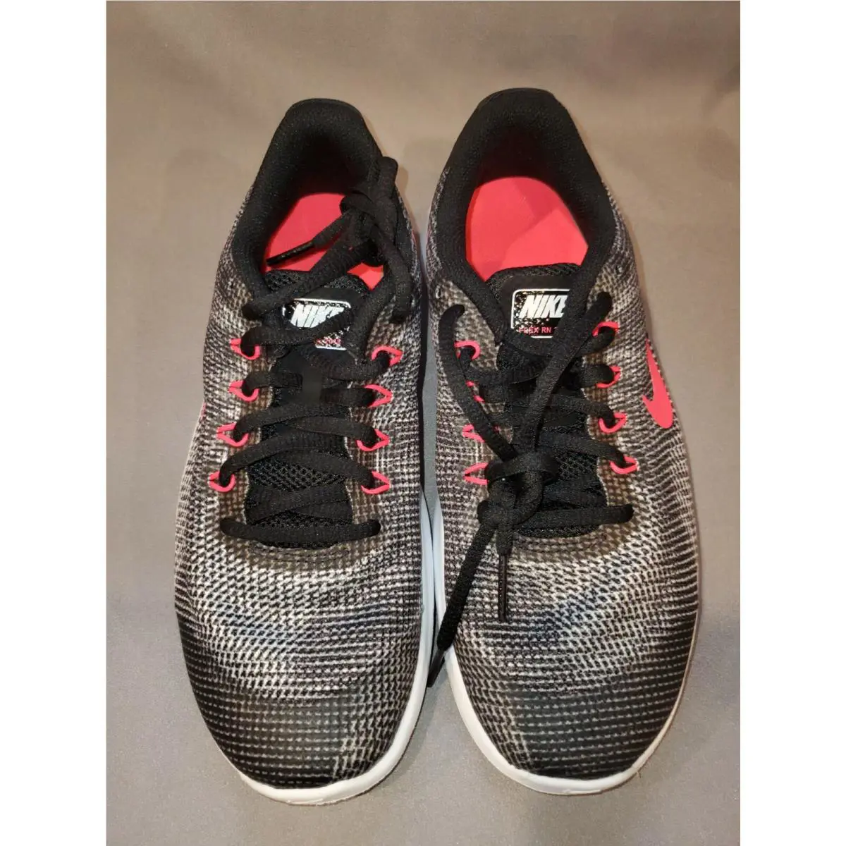 Nike shoes - Black (UPC: 886550377805) 1