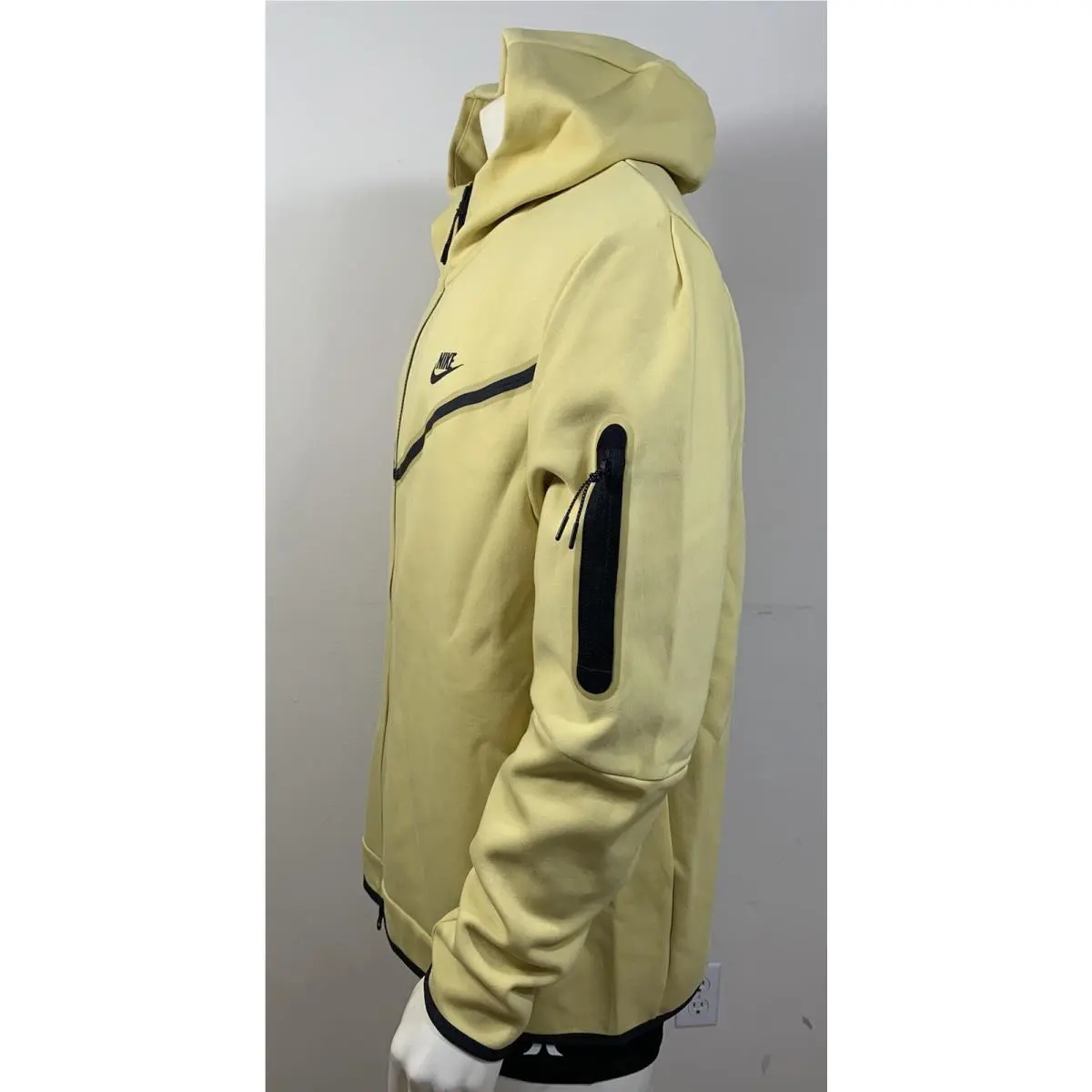 Nike clothing - Yellow 1