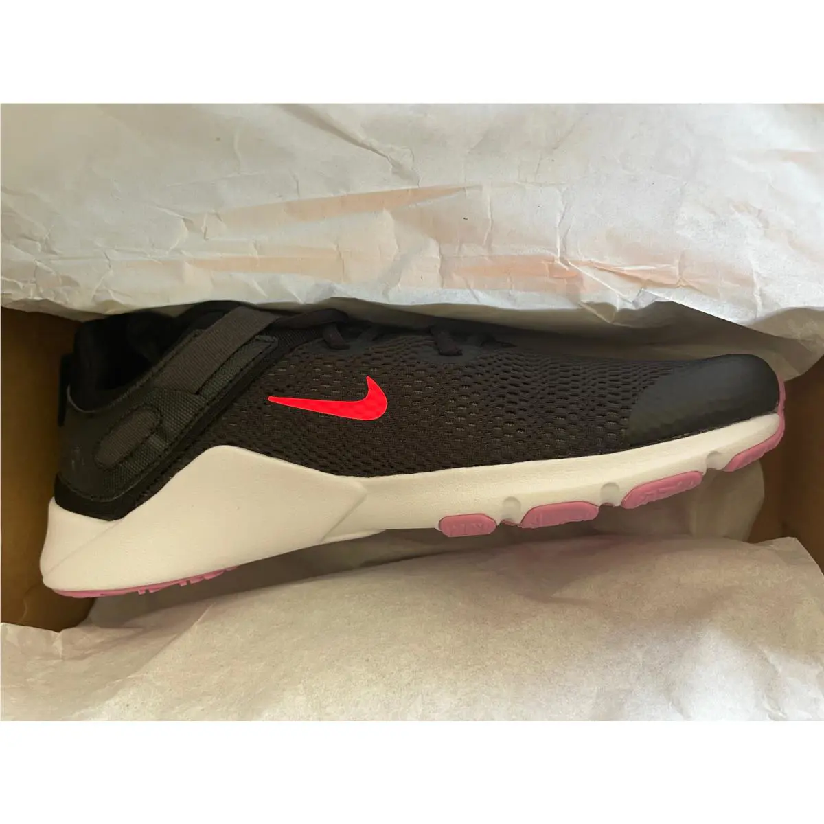 Nike shoes - Nike Legend Essential - Legend Essential - CD0212 007 - Black Flash Crimson 5