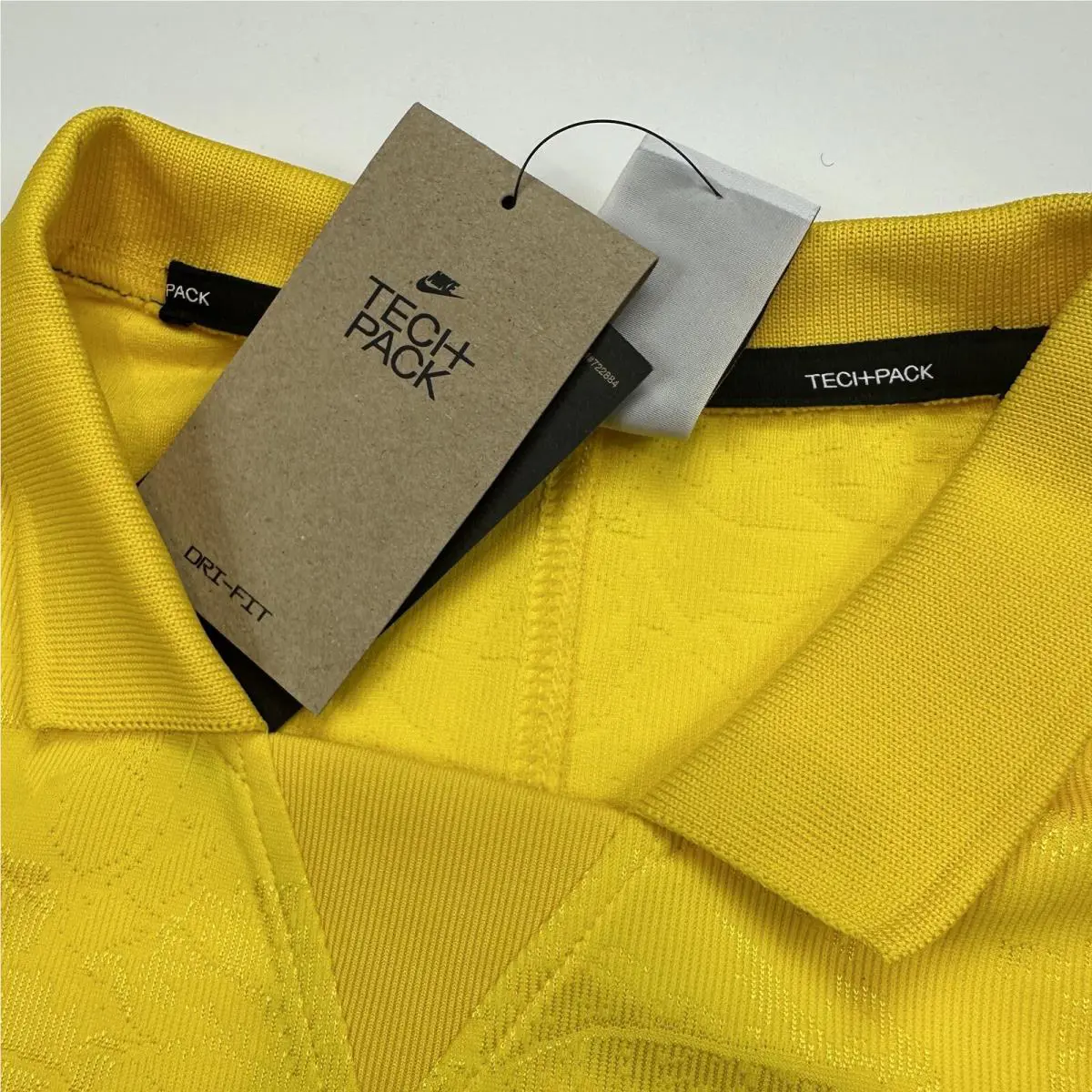 Nike clothing - Tech - Tech - Yellow 2