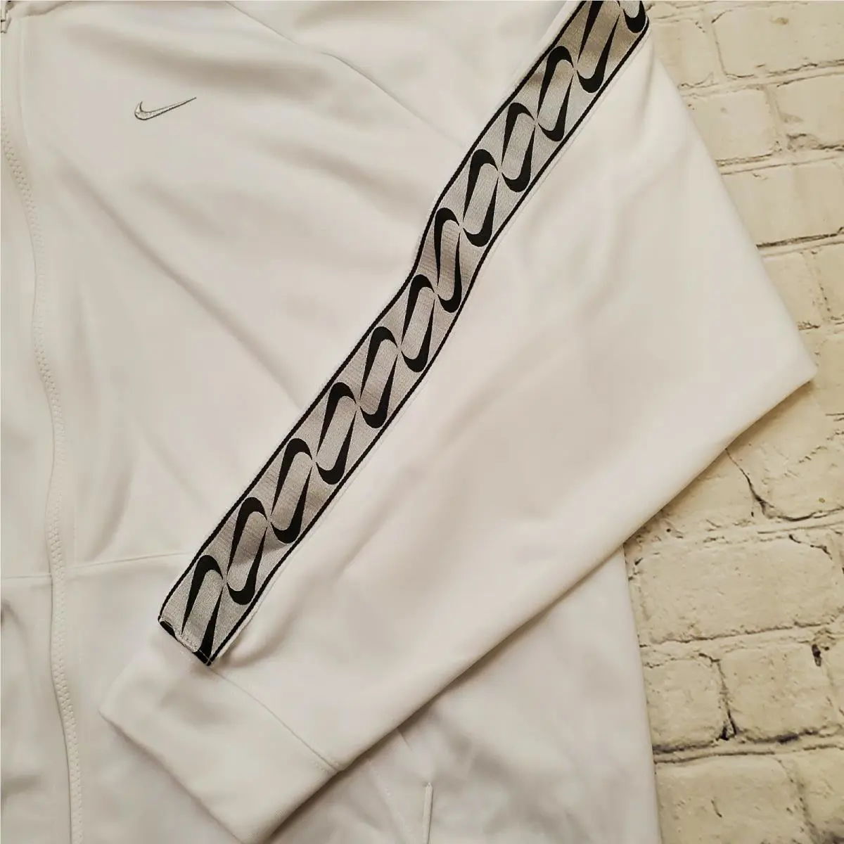 Nike clothing - White (UPC: 193151854988) 3