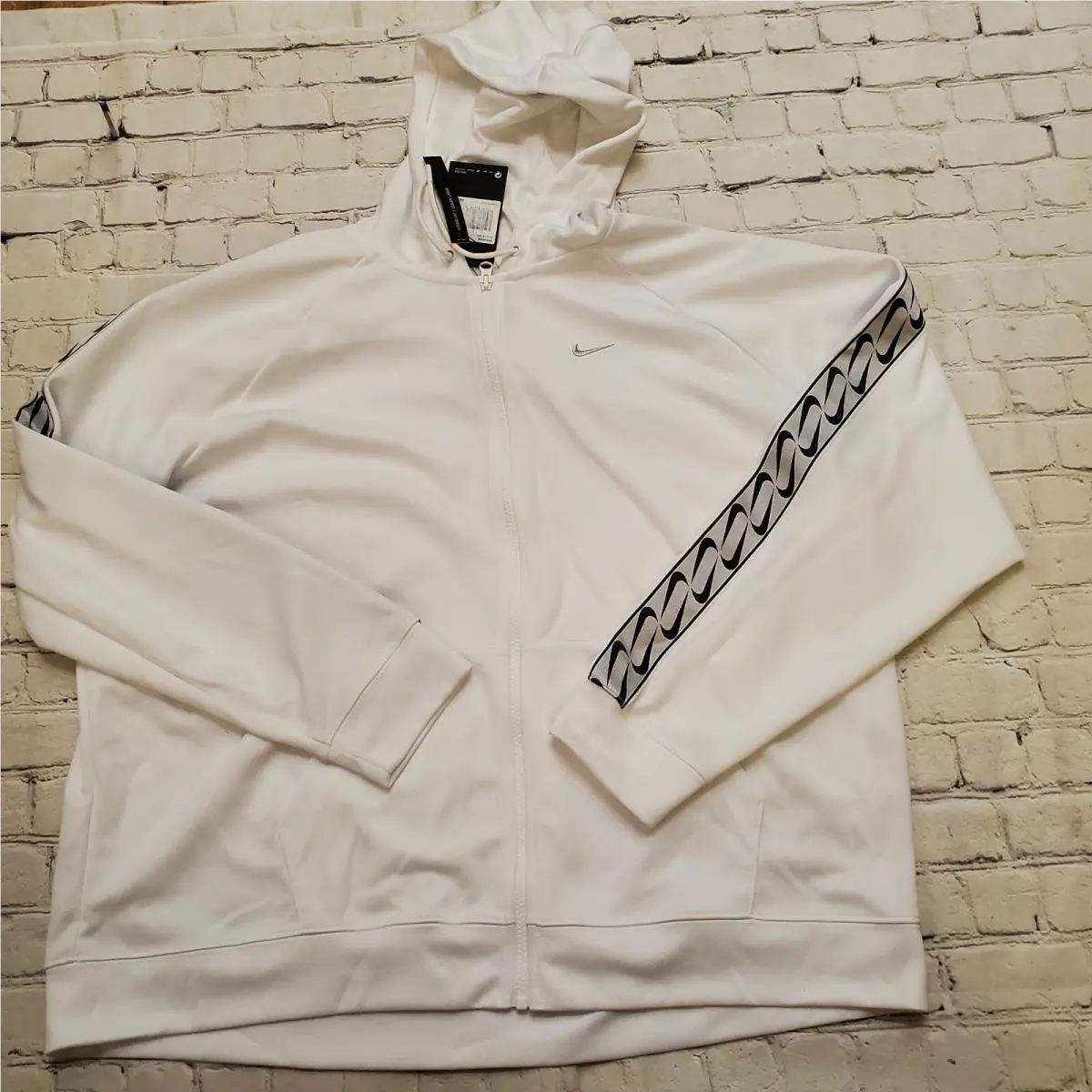 Nike clothing - White (UPC: 193151854988) 4