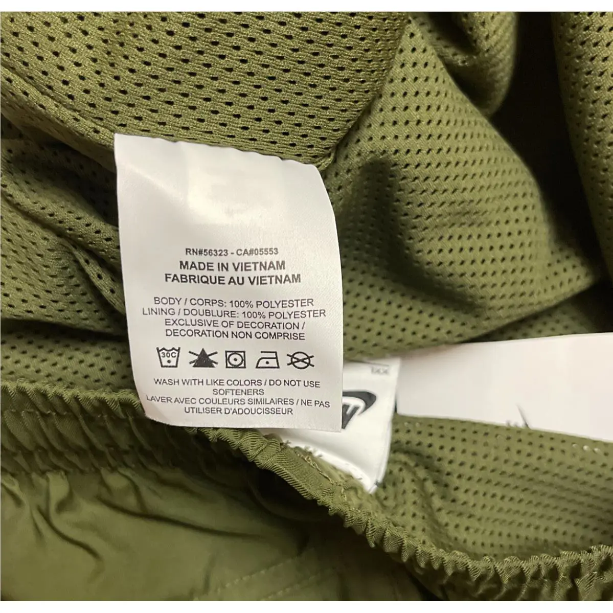 Nike clothing - Nike AR2382-327 - Green 1