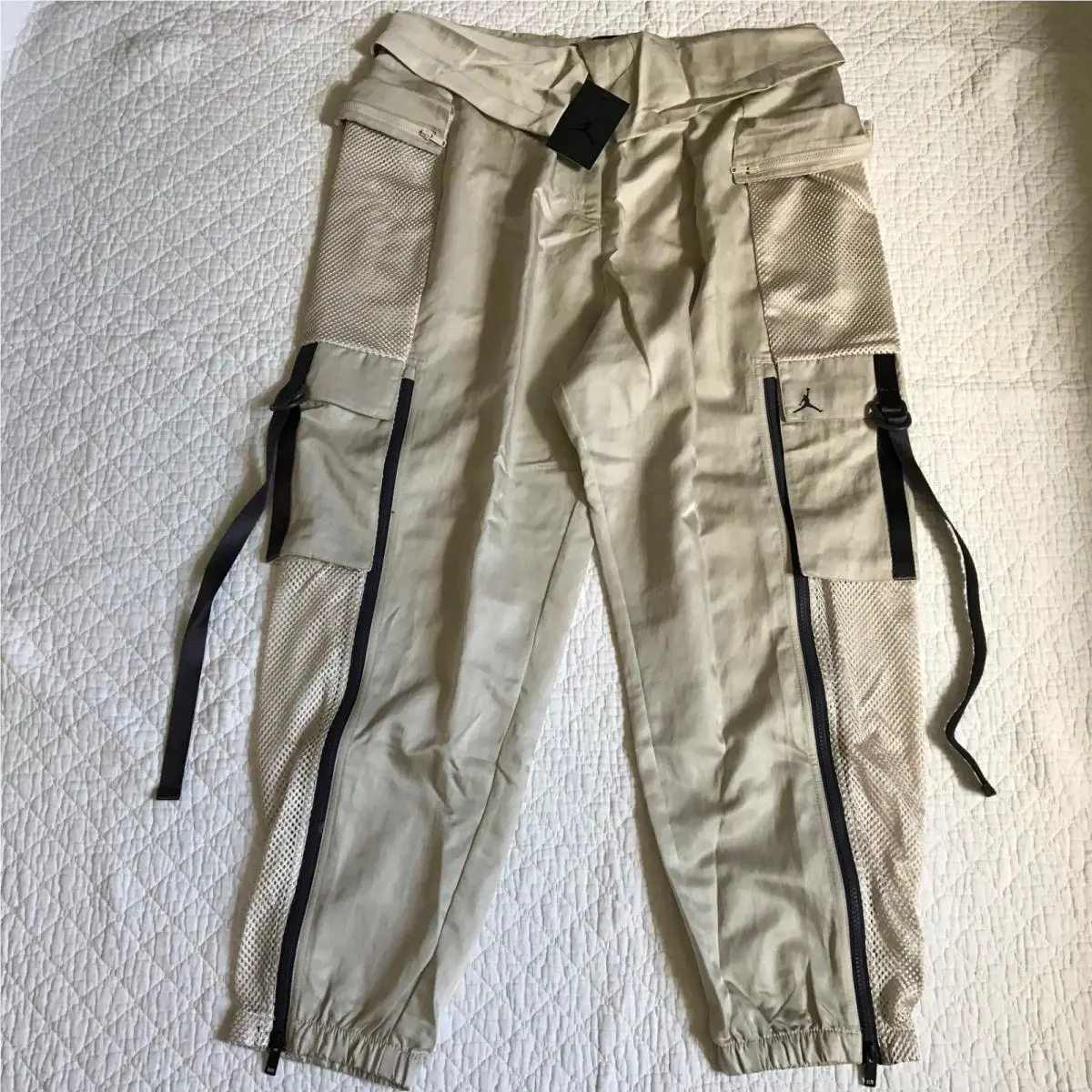Nike clothing - Beige (UPC: 0194275517957) 3