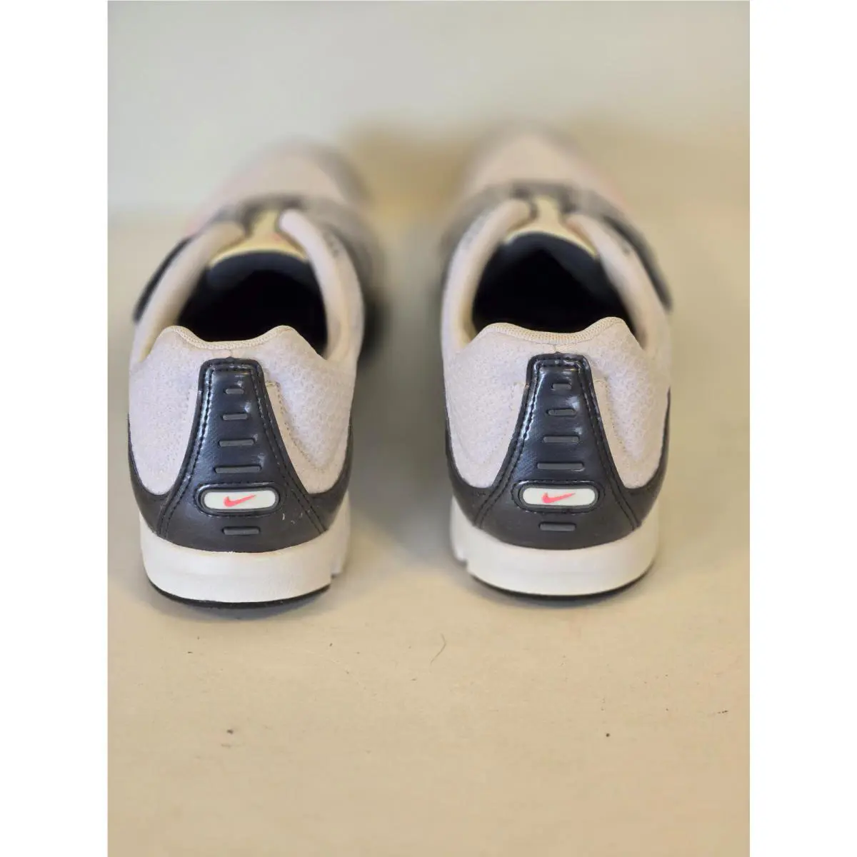 Nike shoes - D4C2 - D4C2 - WHITE & GRAY 2