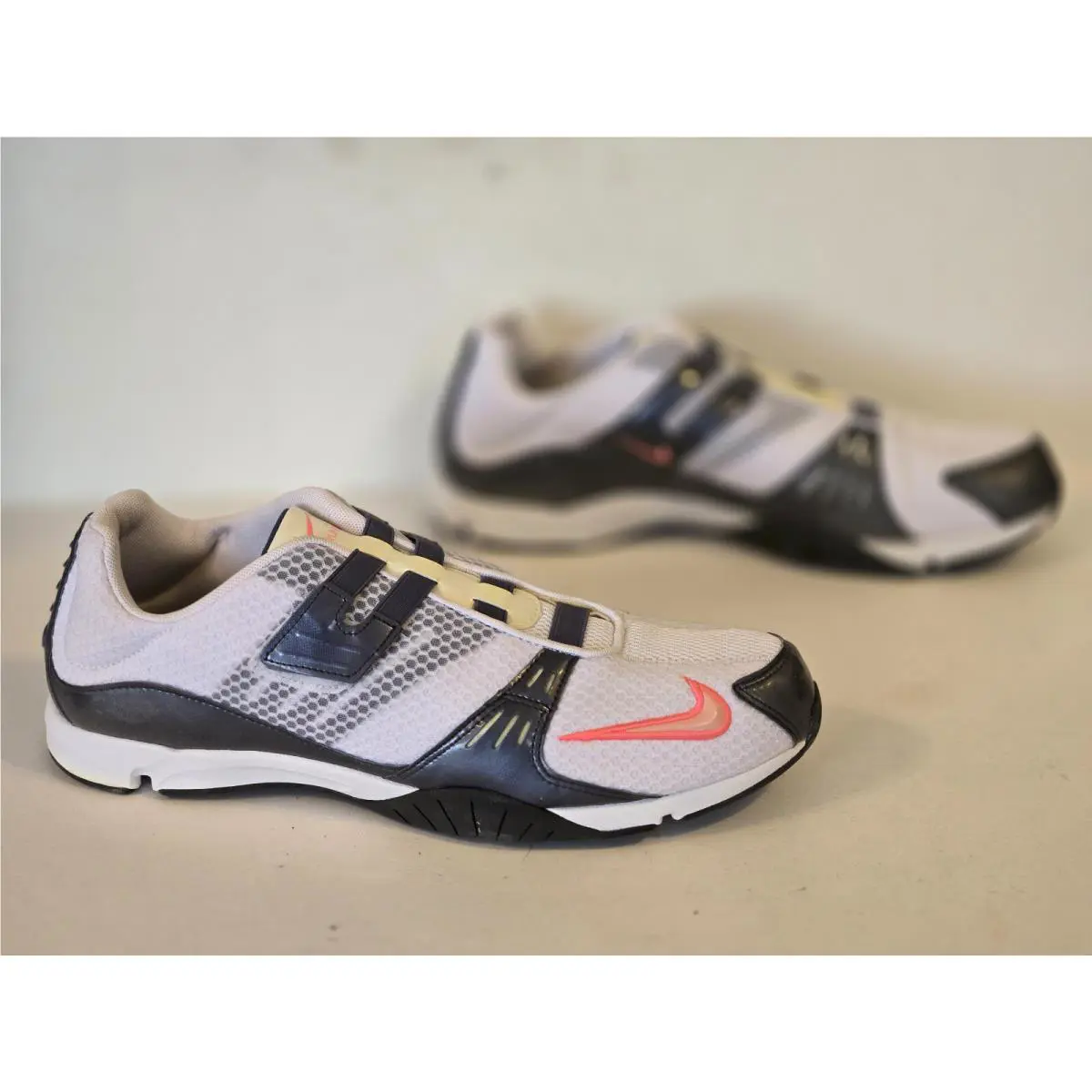 Nike shoes - D4C2 - D4C2 - WHITE & GRAY 3