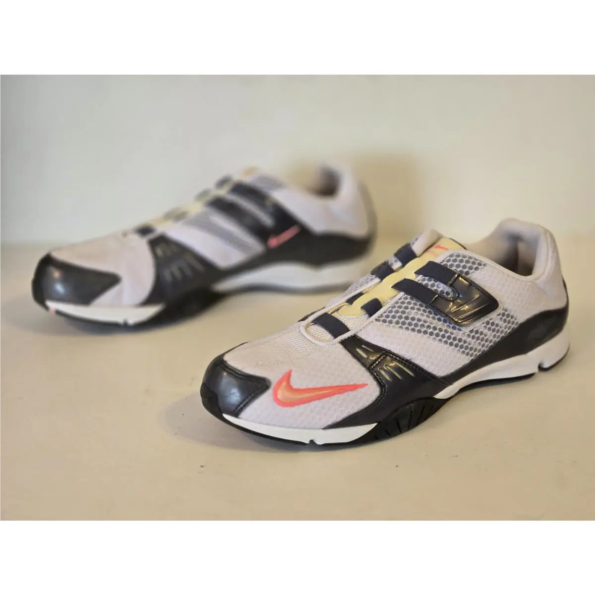 Nike shoes - D4C2 - D4C2 - WHITE & GRAY 4