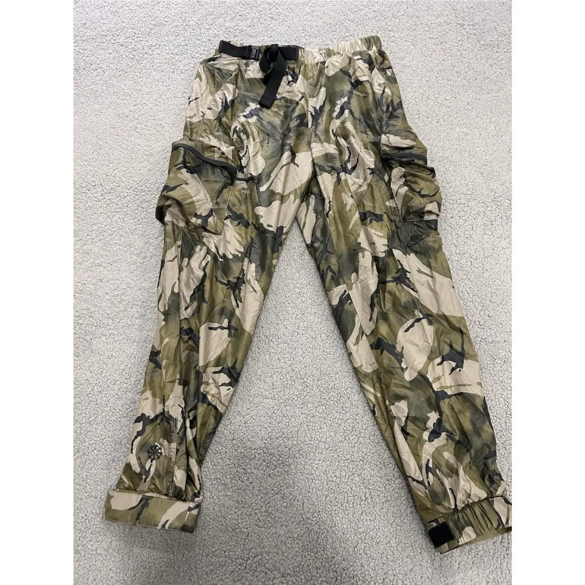 Tech Pack Lined Woven Camo Nylon Pants Mens Size Small DV4470-351 by Nike