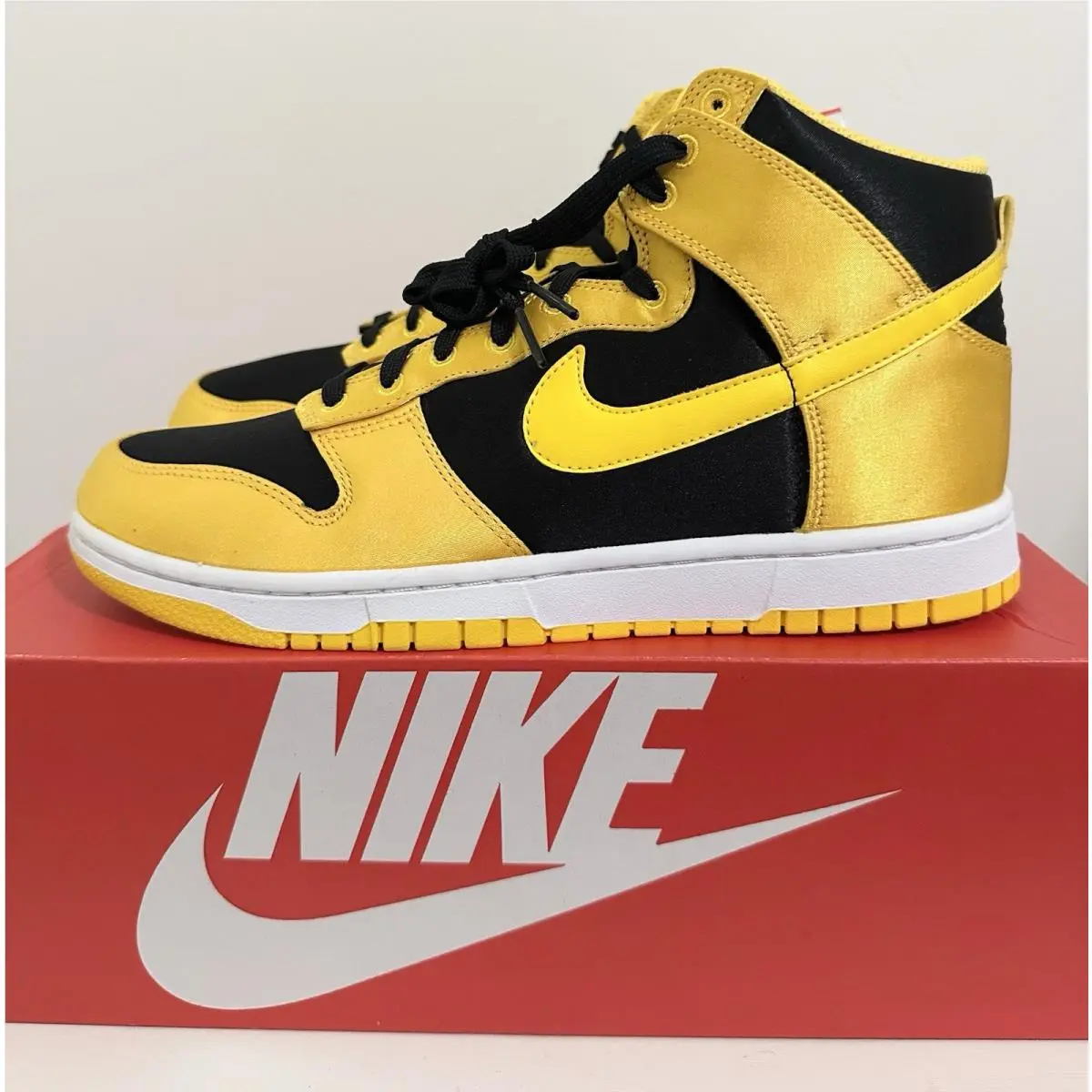 Nike Dunk High Satin Goldenrod Varsity Maize Black Womens Size 10.5 FN4216-001 - Yellow