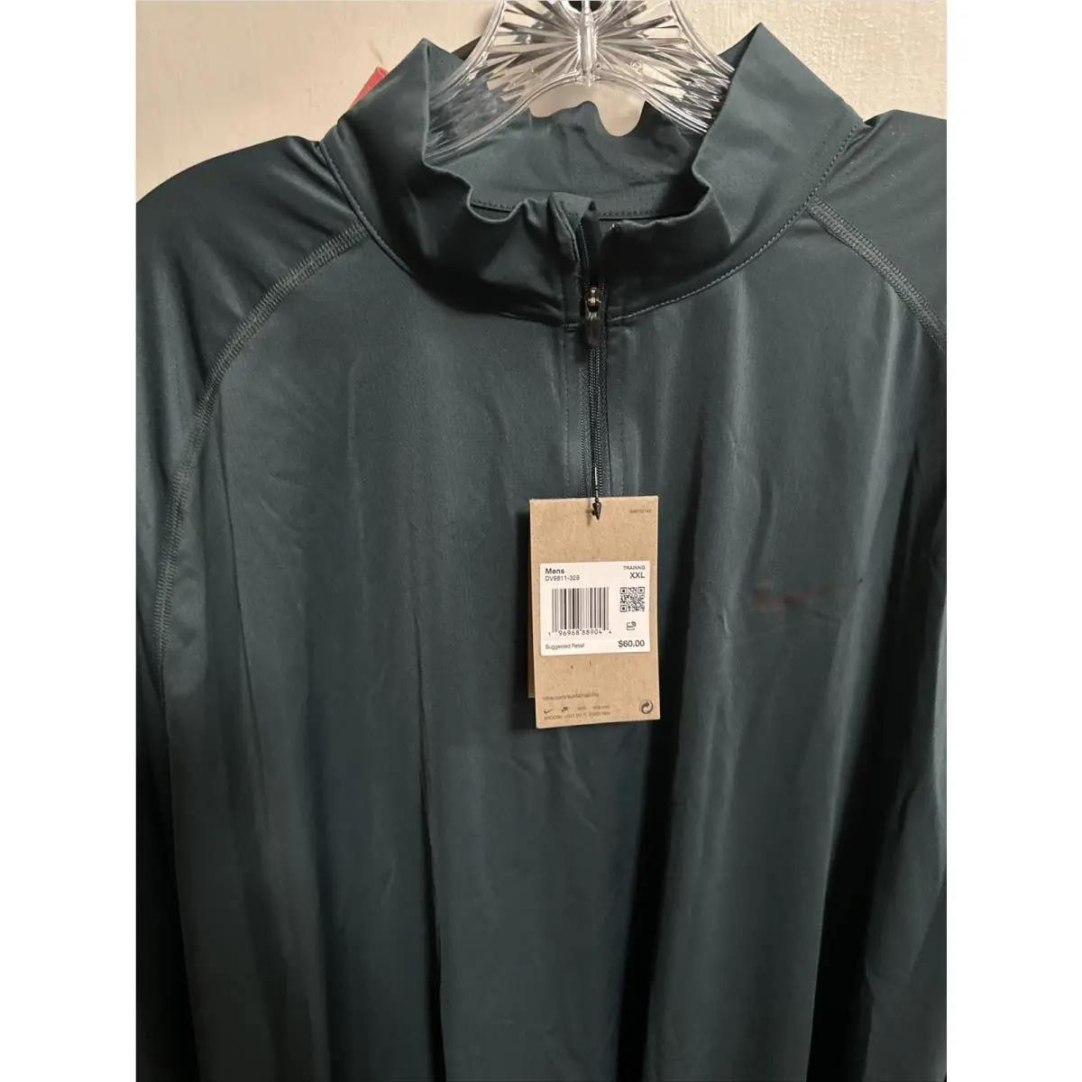 Nike clothing - na - DV9811 - Red And Green (UPC: 0196155410488) 0