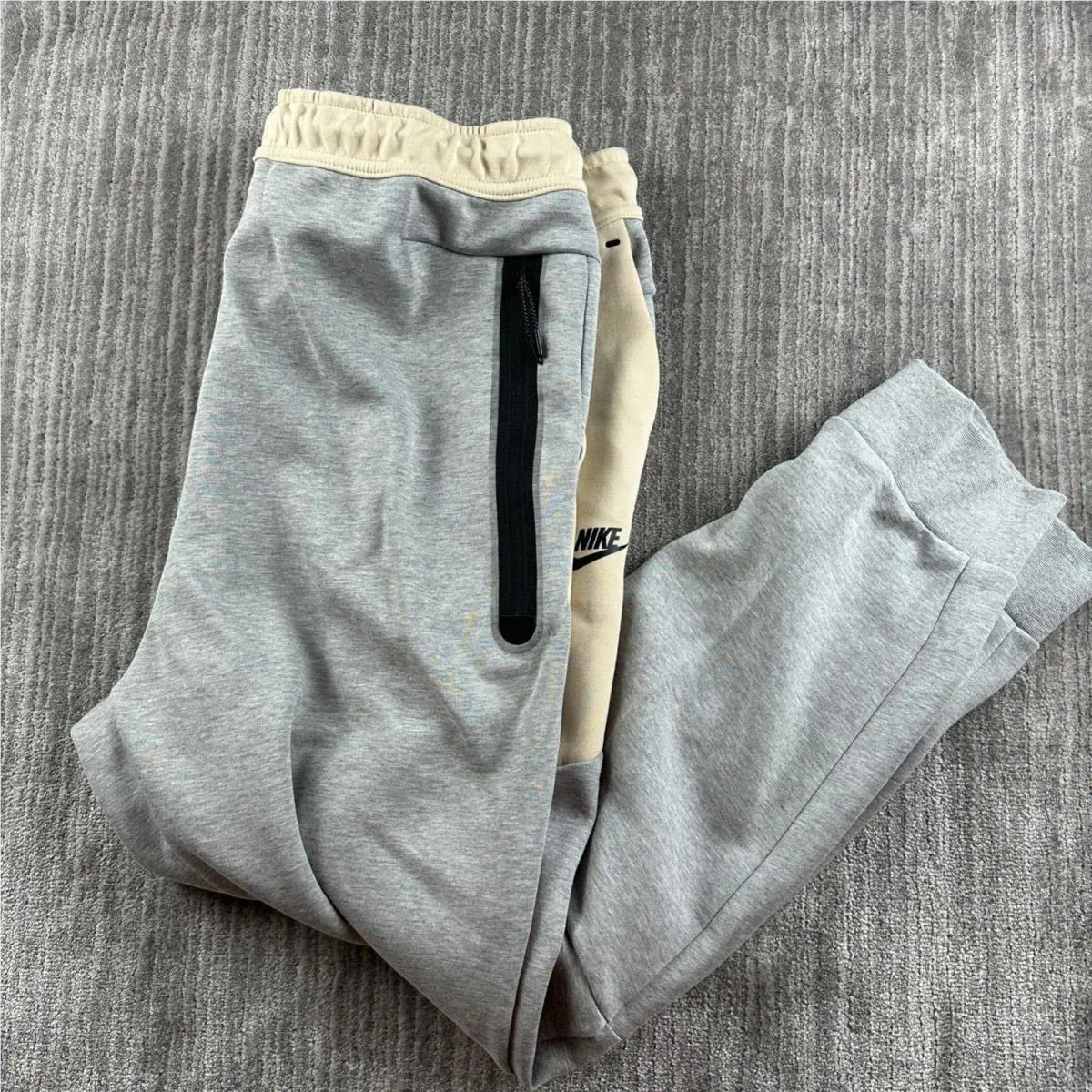 Nike clothing - CU4495 064 - Beige (UPC: 196151925238) 0