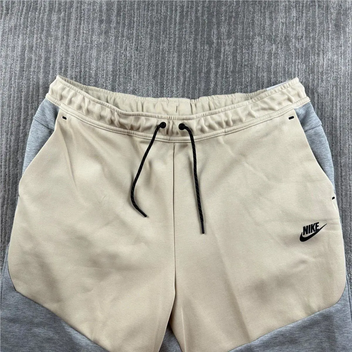 Nike clothing - CU4495 064 - Beige (UPC: 196151925238) 1
