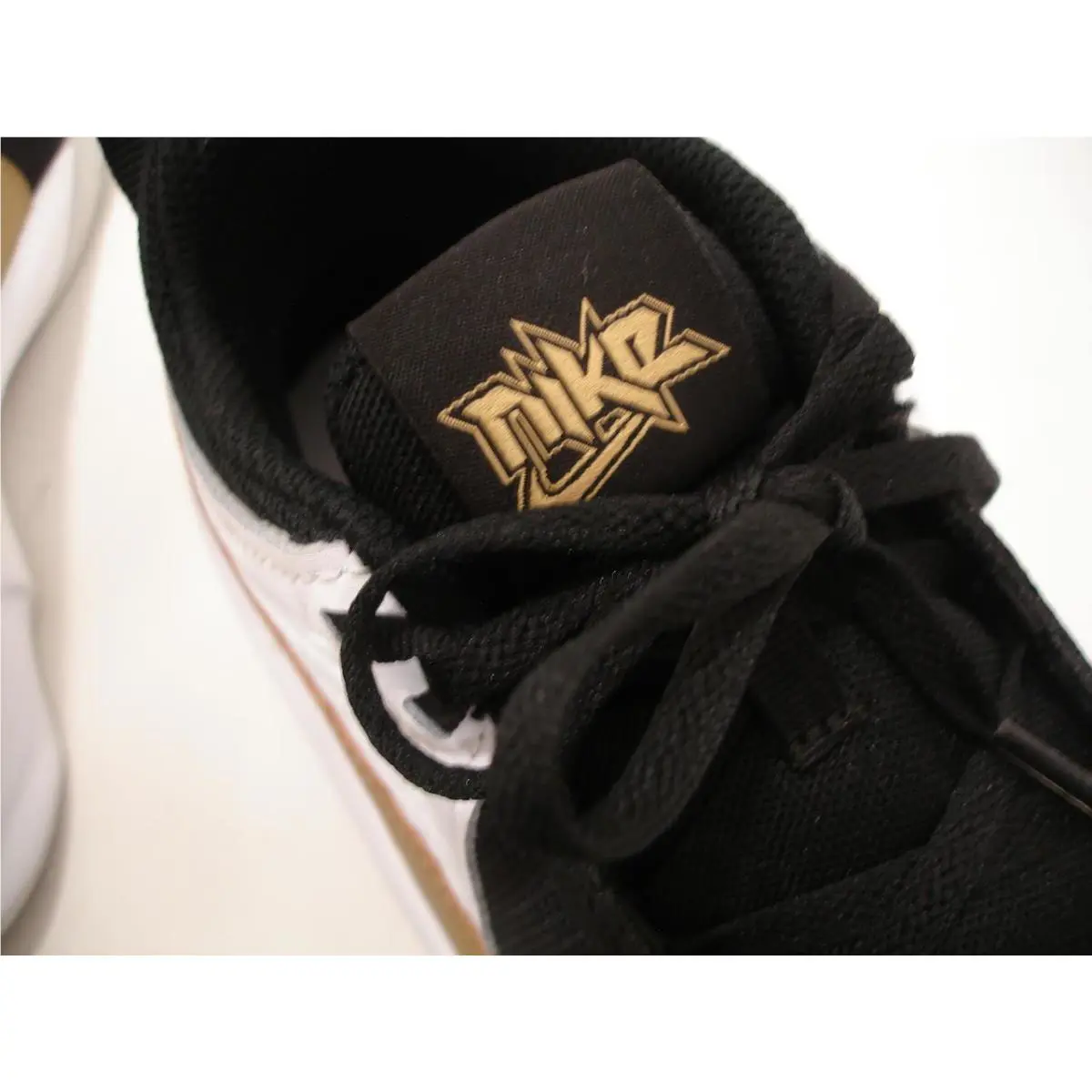 Nike shoes - Nike Team Hustle D10 - Team Hustle - Black, Manufacturer: Black Metallic Gold 10