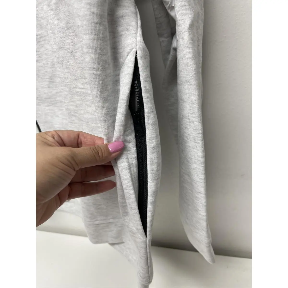 Nike clothing - 863773-051 - 863773-051 - Silver / White (UPC: 886066974116) 1