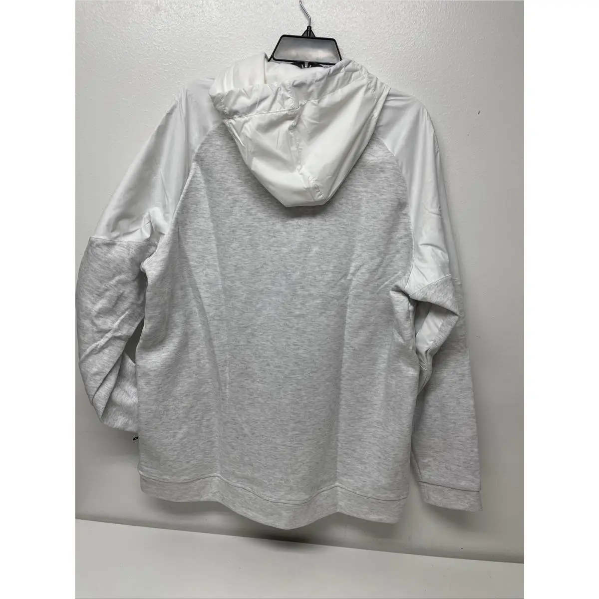 Nike clothing - 863773-051 - 863773-051 - Silver / White (UPC: 886066974116) 4