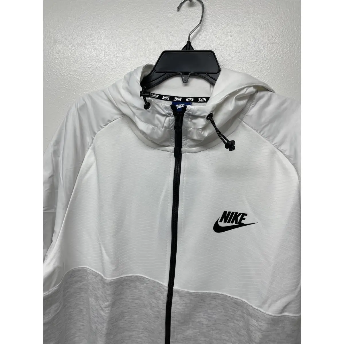 Nike clothing - 863773-051 - 863773-051 - Silver / White (UPC: 886066974116) 0