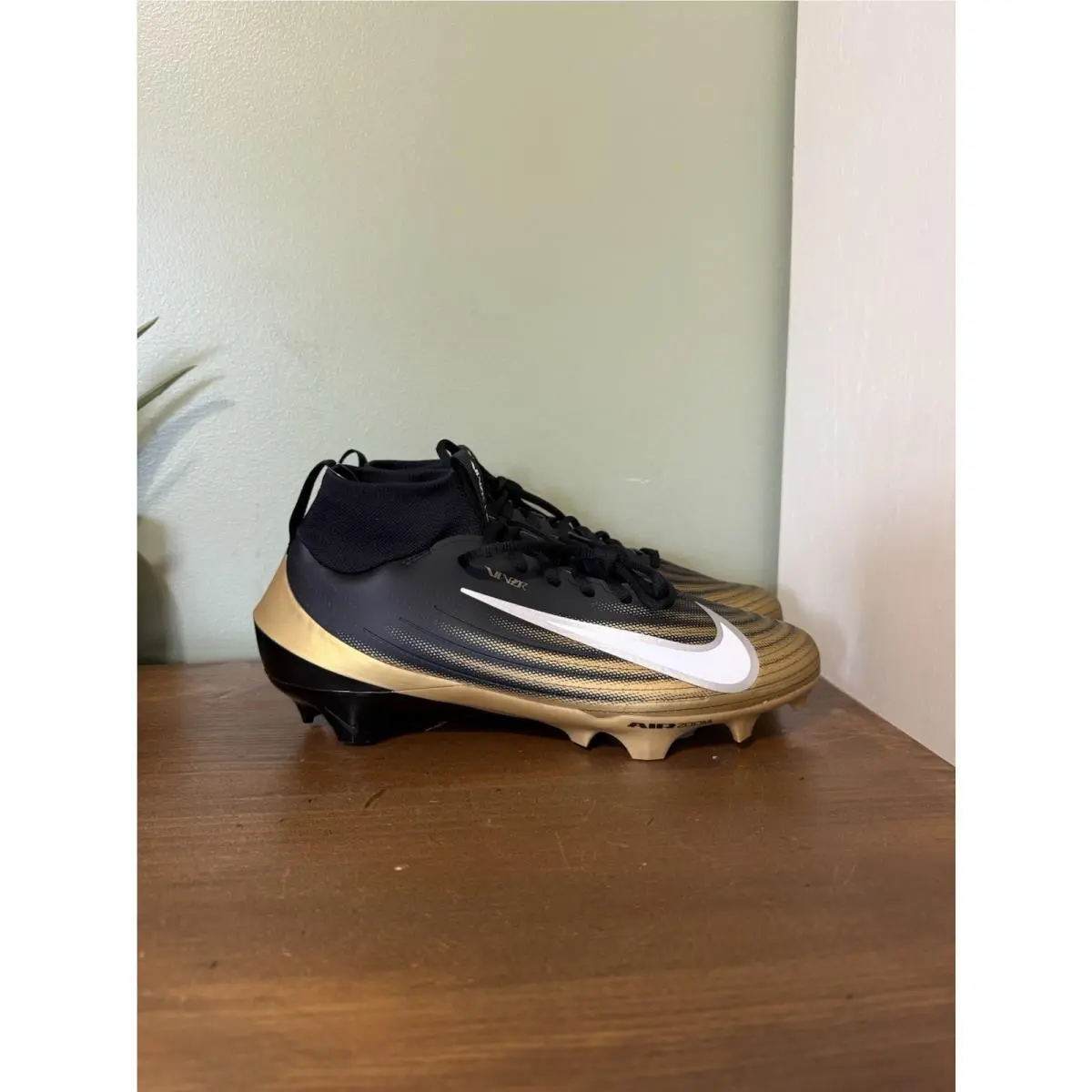 Air Zoom Vapor Pro 1 Black Metallic Gold Football Cleats. Men’s 10 by Nike