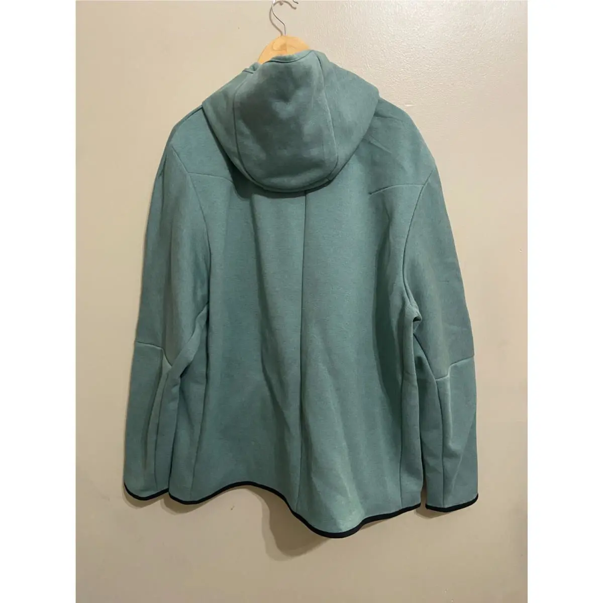 Nike clothing - Green (UPC: 196152558107) 3