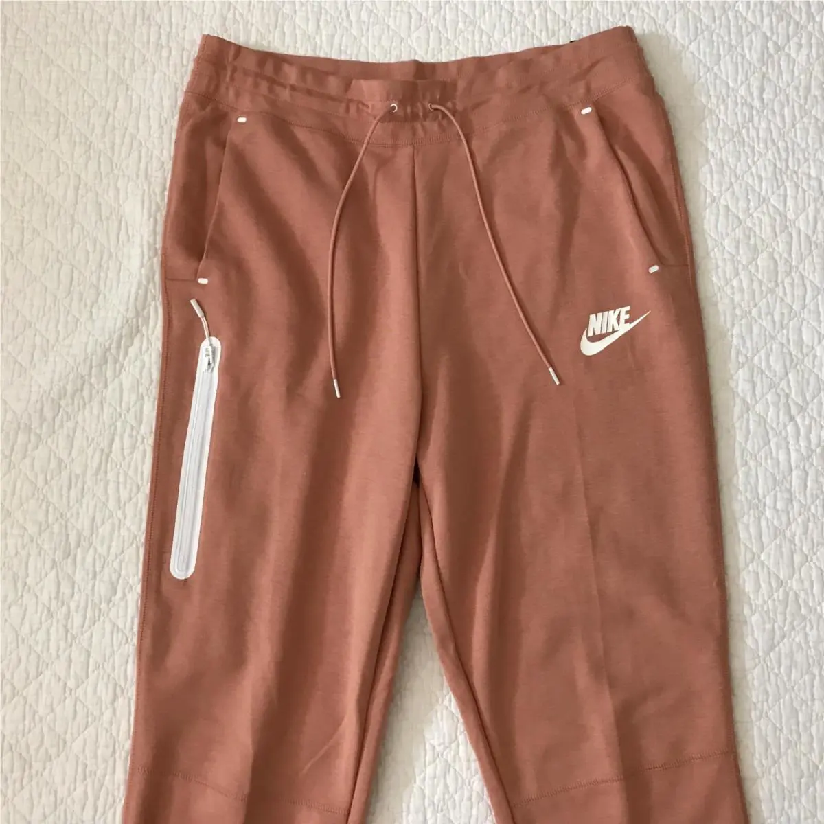 Nike clothing - Pink (UPC: 192502706587) 2