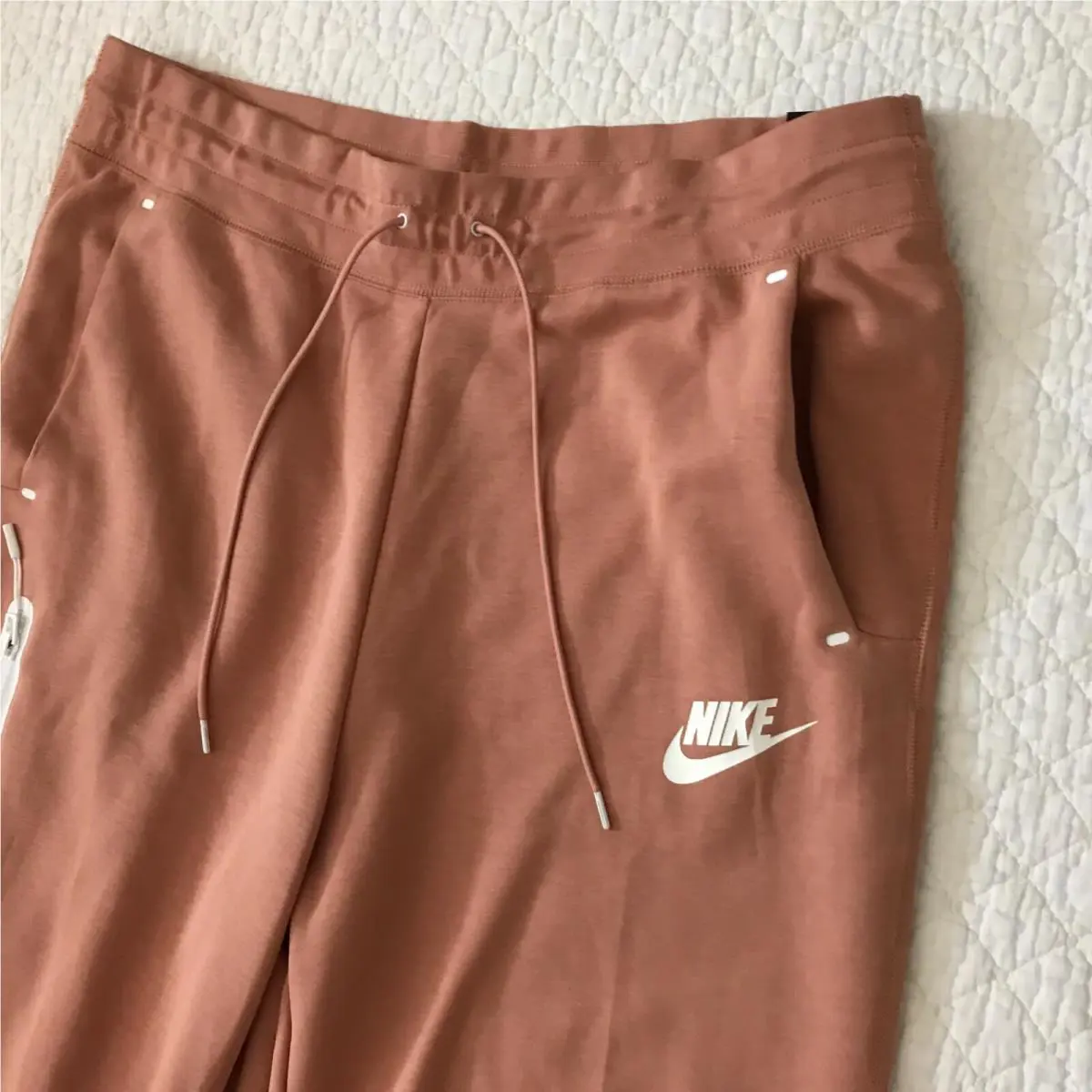 Nike clothing - Pink (UPC: 192502706587) 3