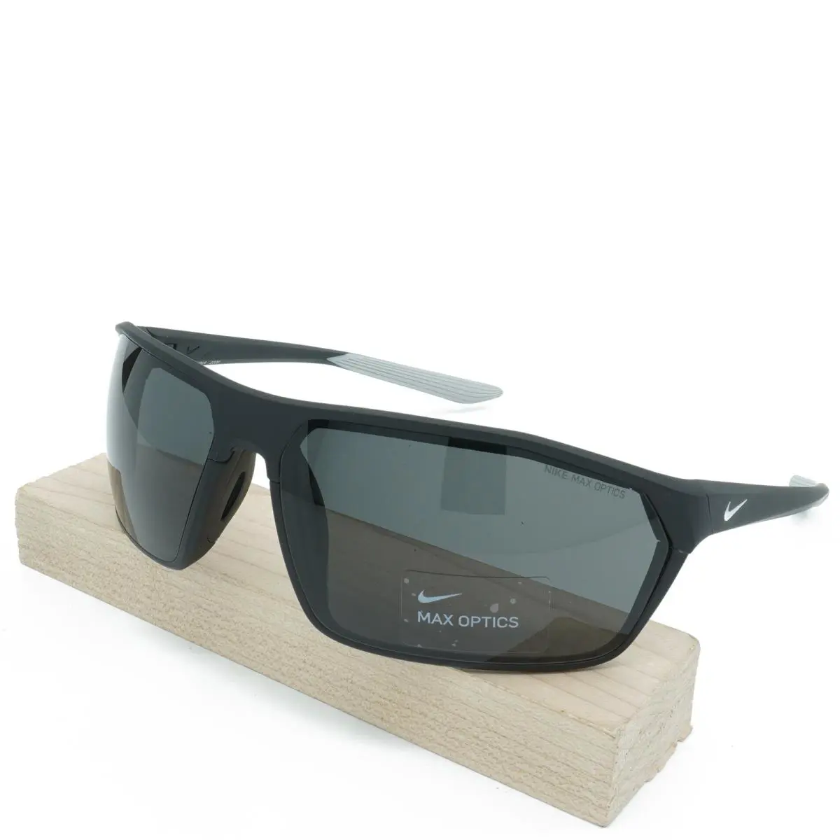 DD1217-010 Mens Nike Clash Sunglasses