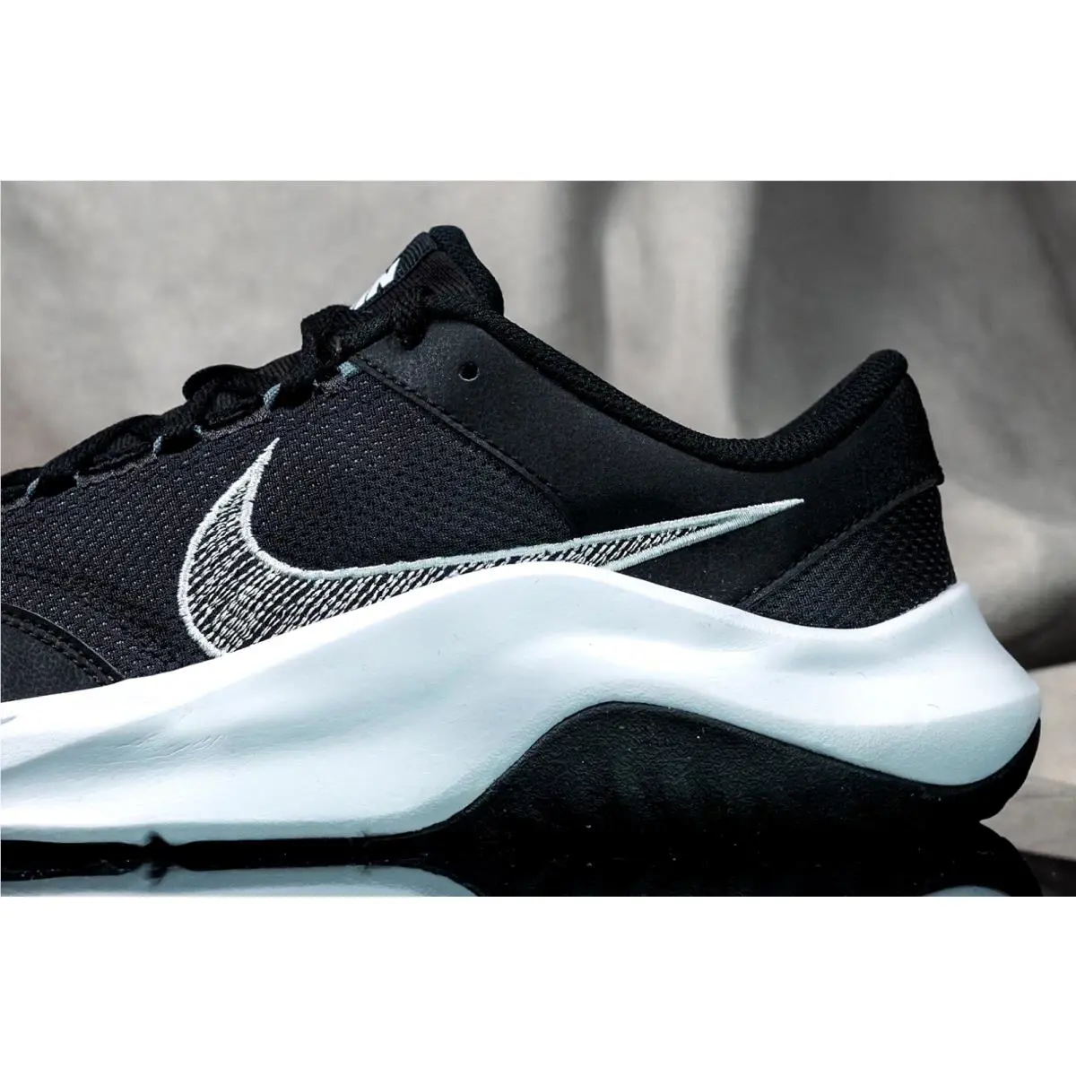 Nike Legend Essential Iii Sneakers For Women US Size 10