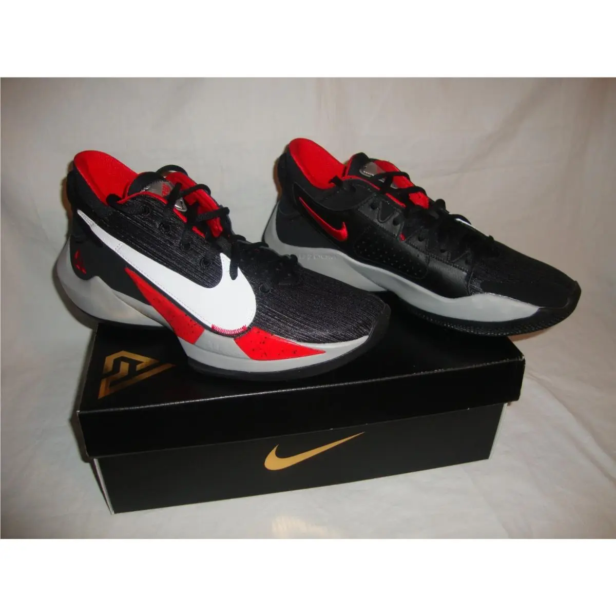 Men CK5424-003 Nike Zoom Freak Basketball Sneaker Giannis Antetokounmpo Size 9.5