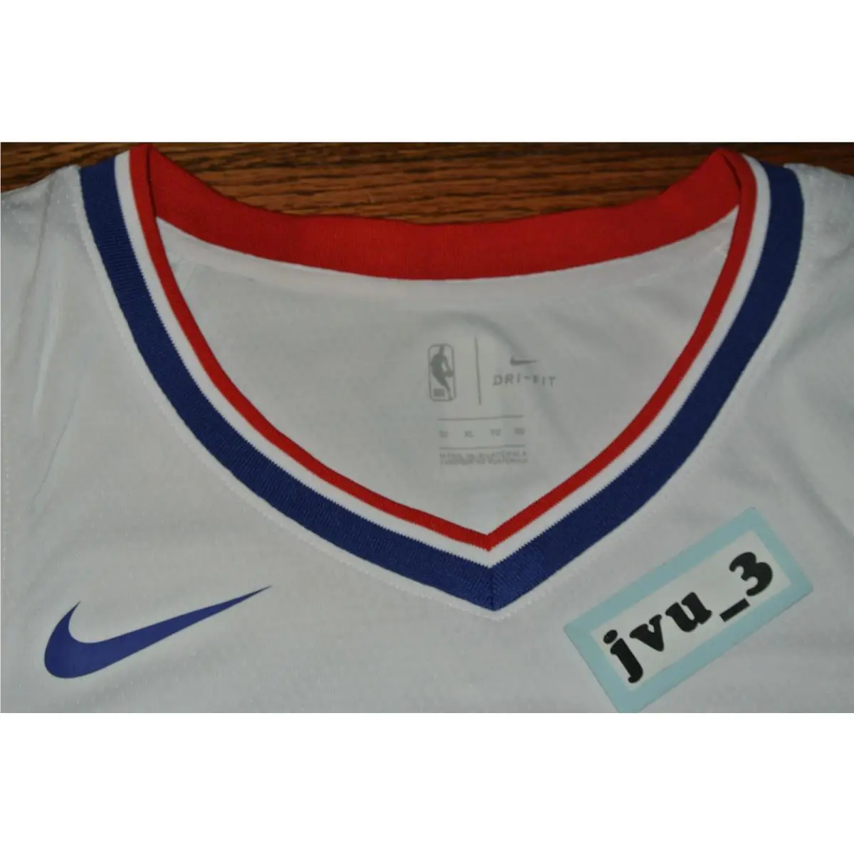 Nike clothing - White (UPC: 0888412602391) 1