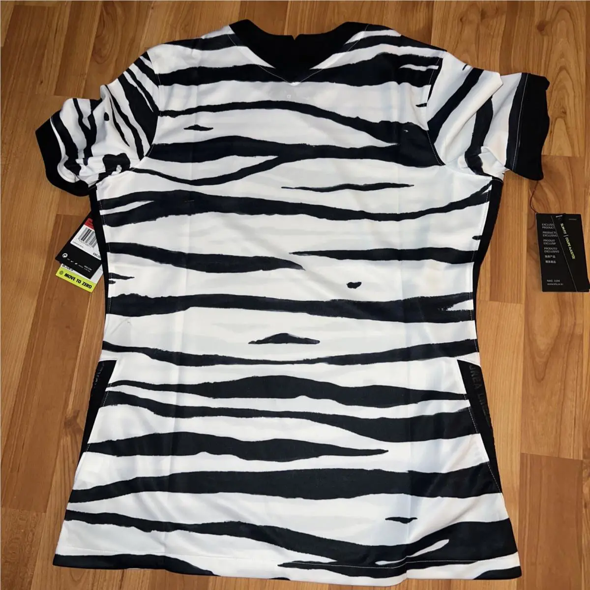 Nike clothing - White (UPC: 0193659680171) 9