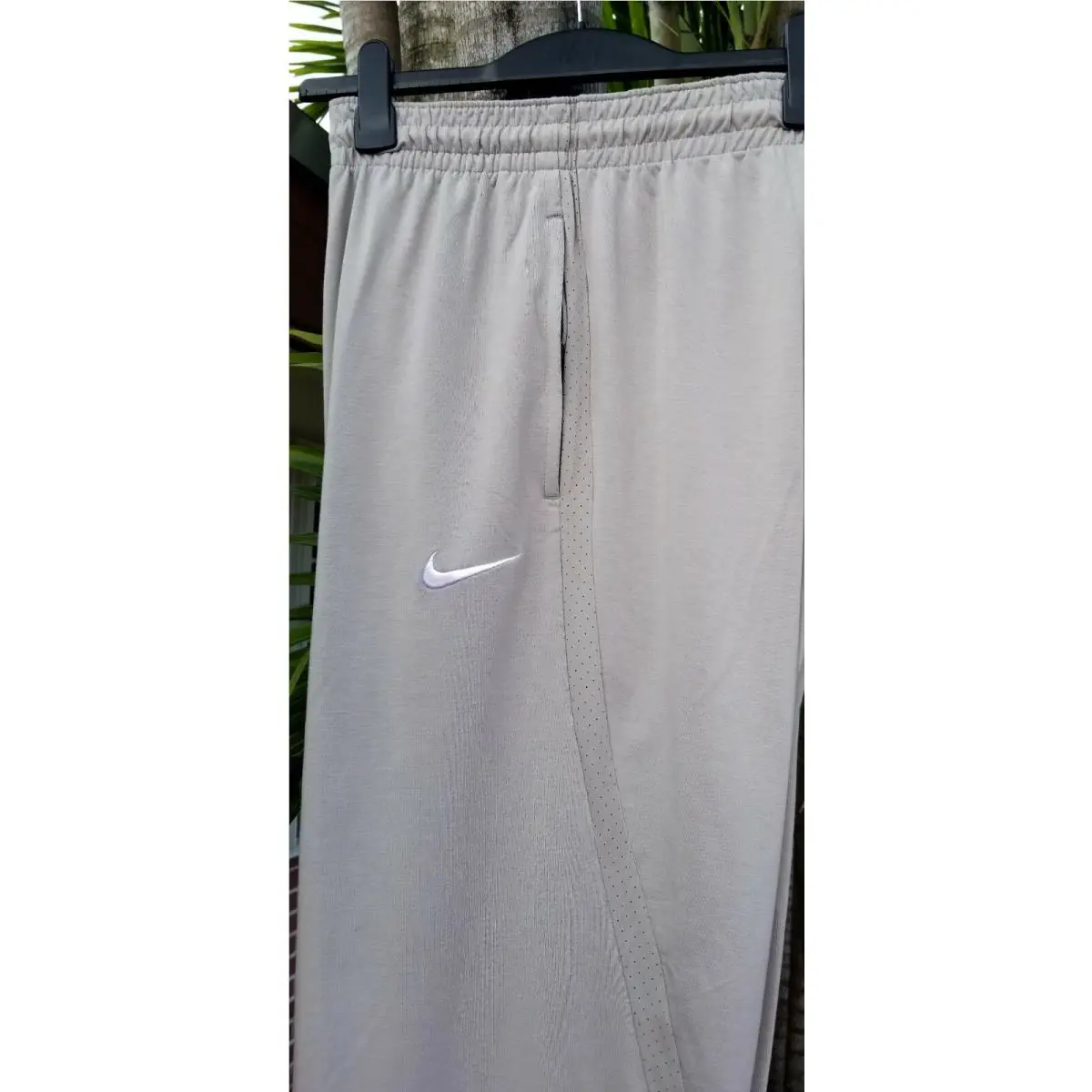 Nike clothing - Gray (UPC: 884726527269) 0
