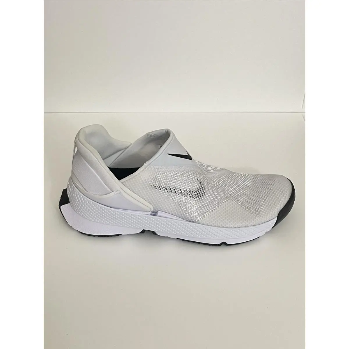 Nike Go Flyease Slip-on Shoes White Black DR5540-102 Sz Women’s 11.5 / Men’s 10