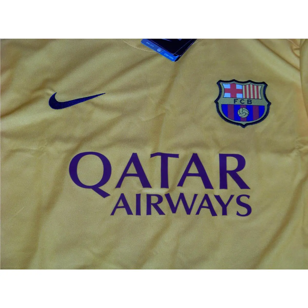 Nike clothing - Yellow (UPC: 888408991843) 0