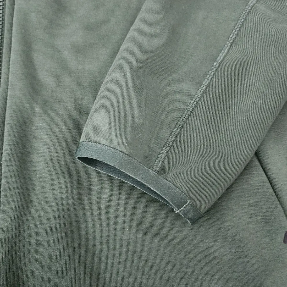 Nike clothing - Green (UPC: 0193147787603) 0