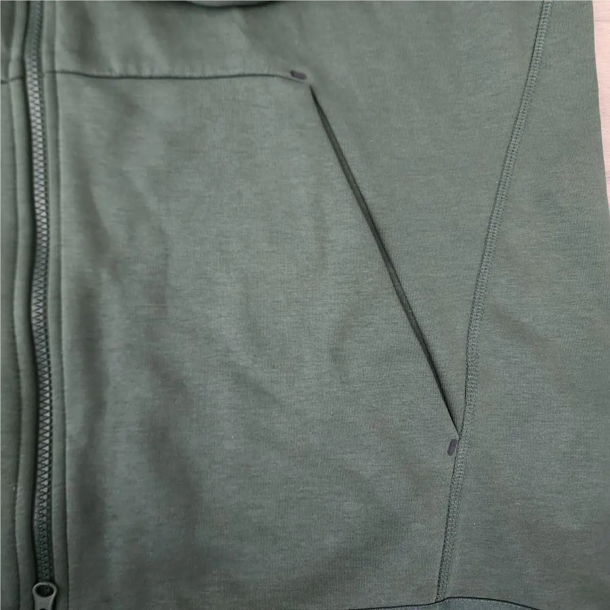 Nike clothing - Green (UPC: 0193147787603) 1