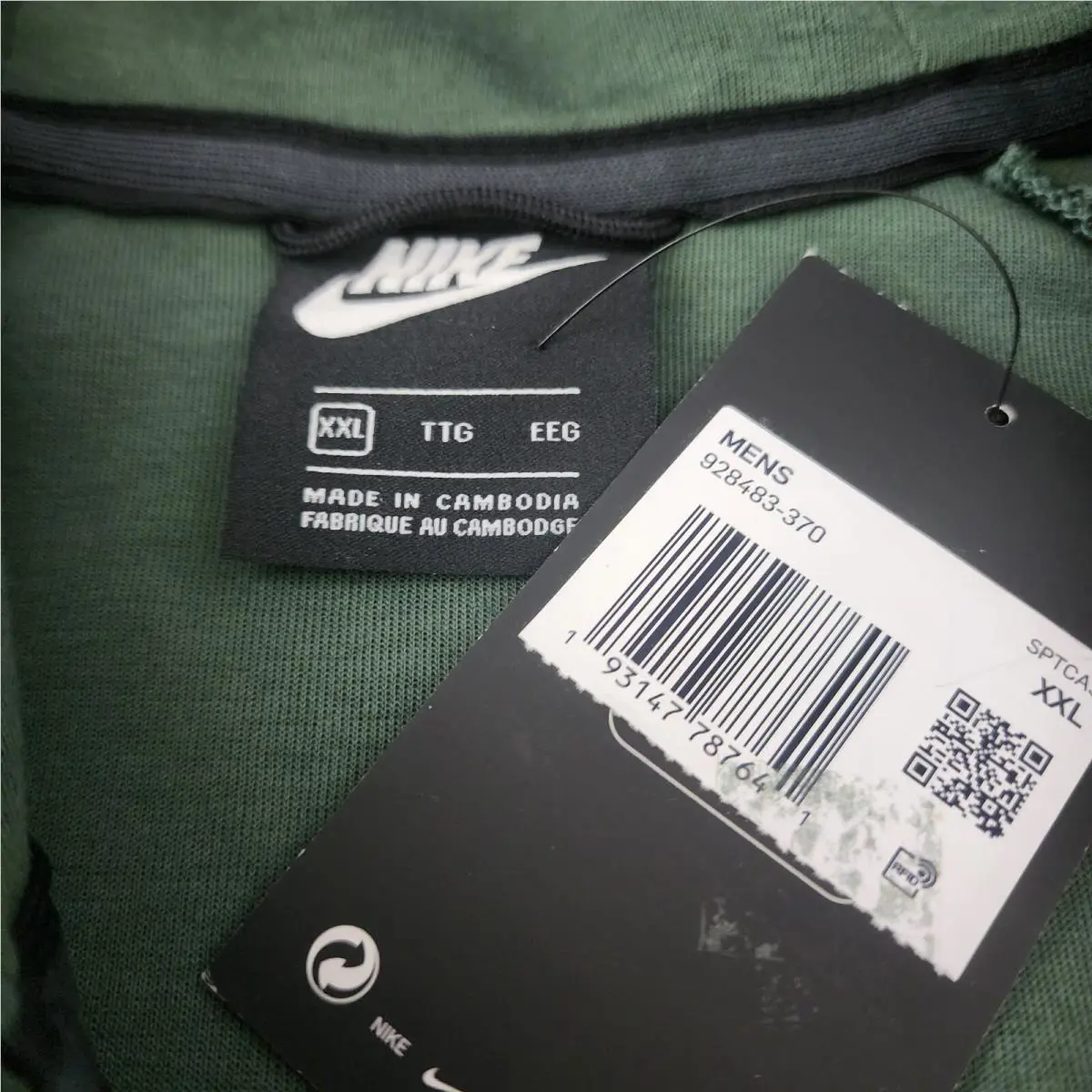 Nike clothing - Green (UPC: 0193147787603) 3