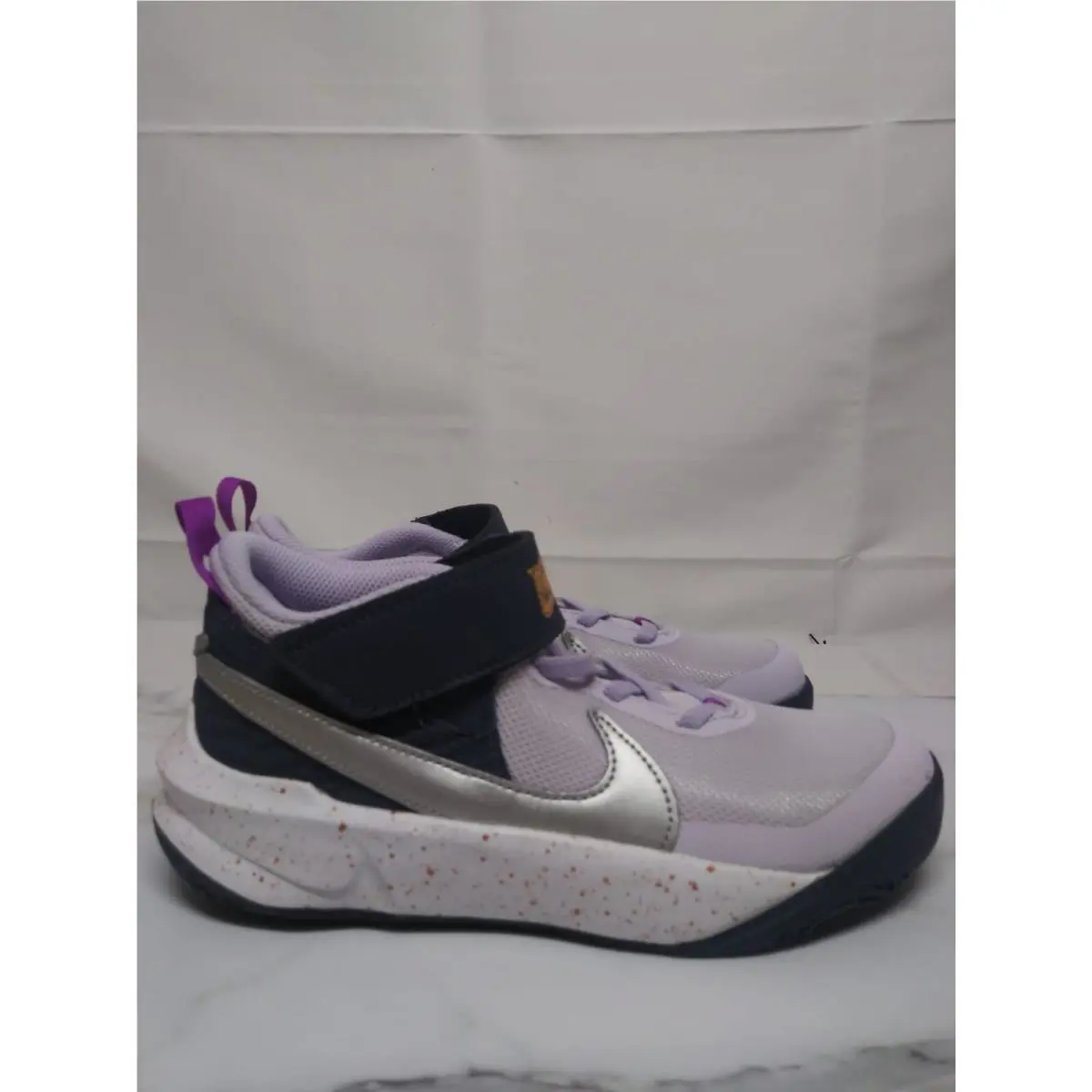 Nike shoes - Nike Team Hustle - Team Hustle - Black White Gold 1