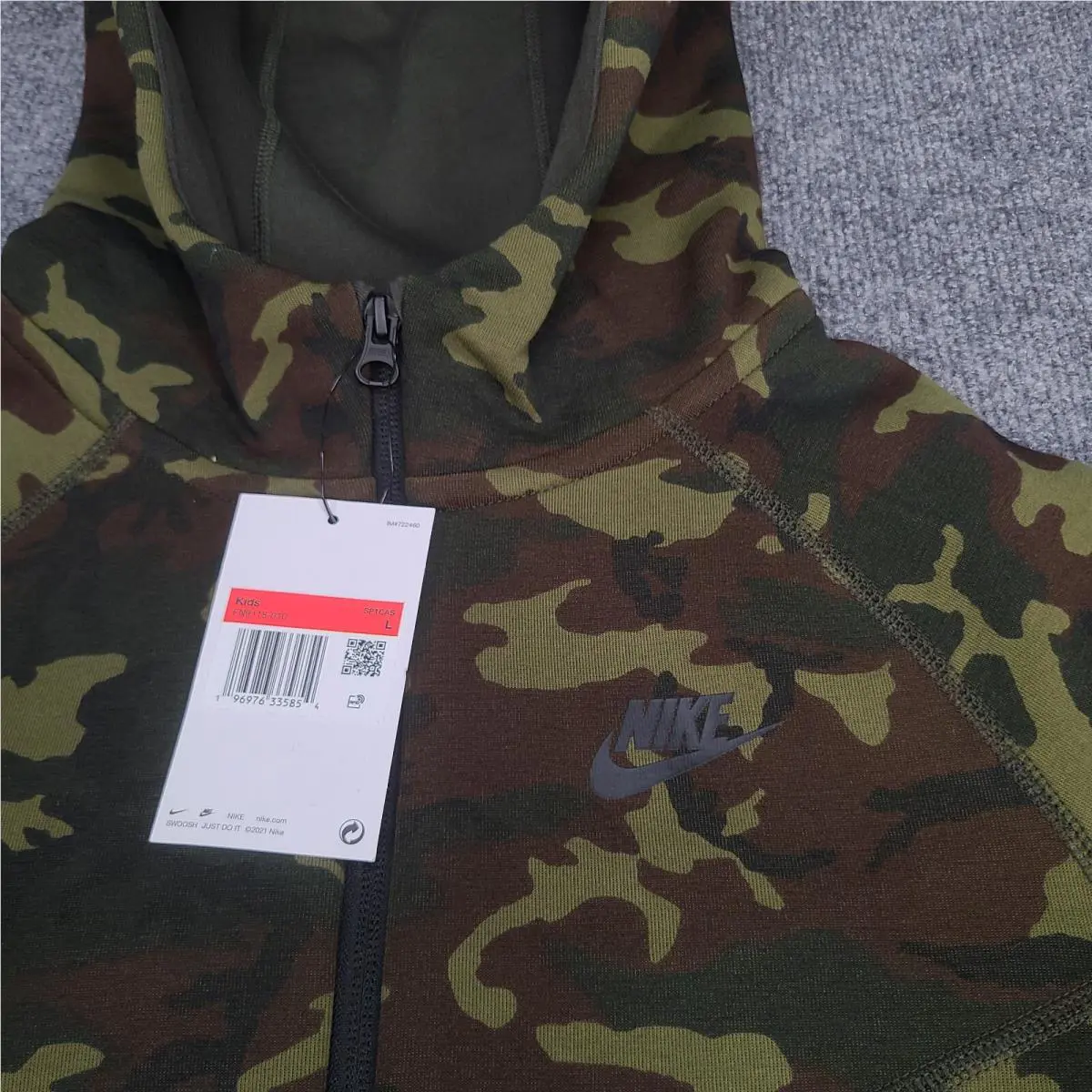 Nike clothing - FN9118-010 - FN9118-010 - Green (UPC: 196976335854) 0